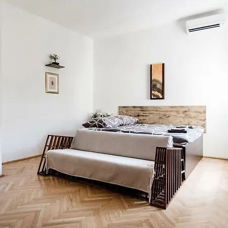 Think Studio Apartment *
