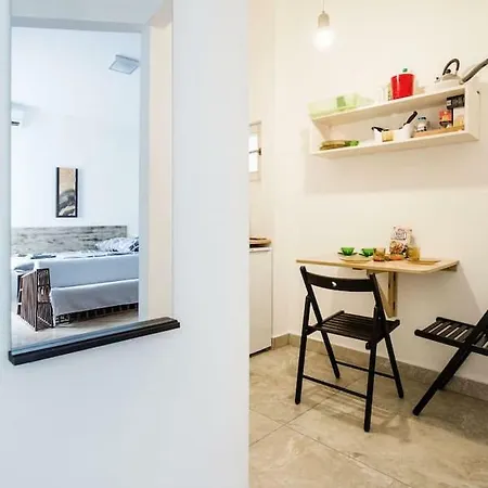 Think Studio Apartment *
